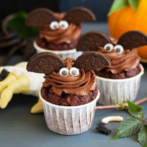 Bewitching Bat Cupcakes – Urban Meadow